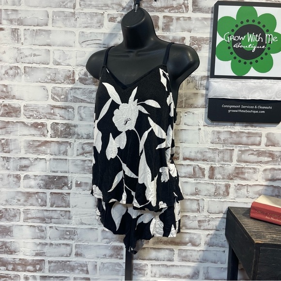 Pajama bundle box Stars Above Black and White Floral Pajama Sets small - Picture 2 of 16